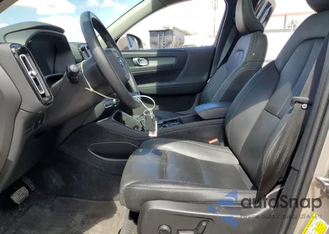 2024 Volvo Xc40 Plus z USA, uszkodzony, nr VIN YV4L12UE0R2323944